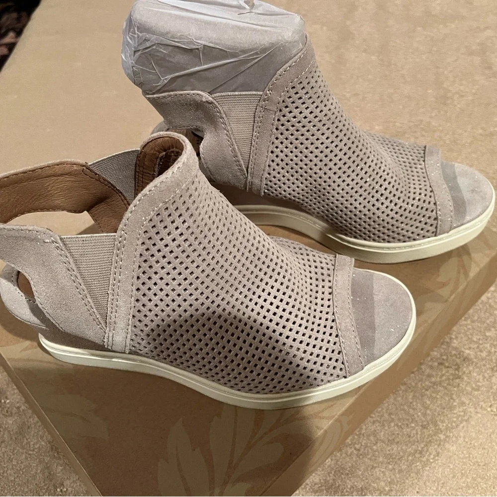 Women's Beige Peep-Toe Wedge Sandals- Sofft - Picture 2 of 6